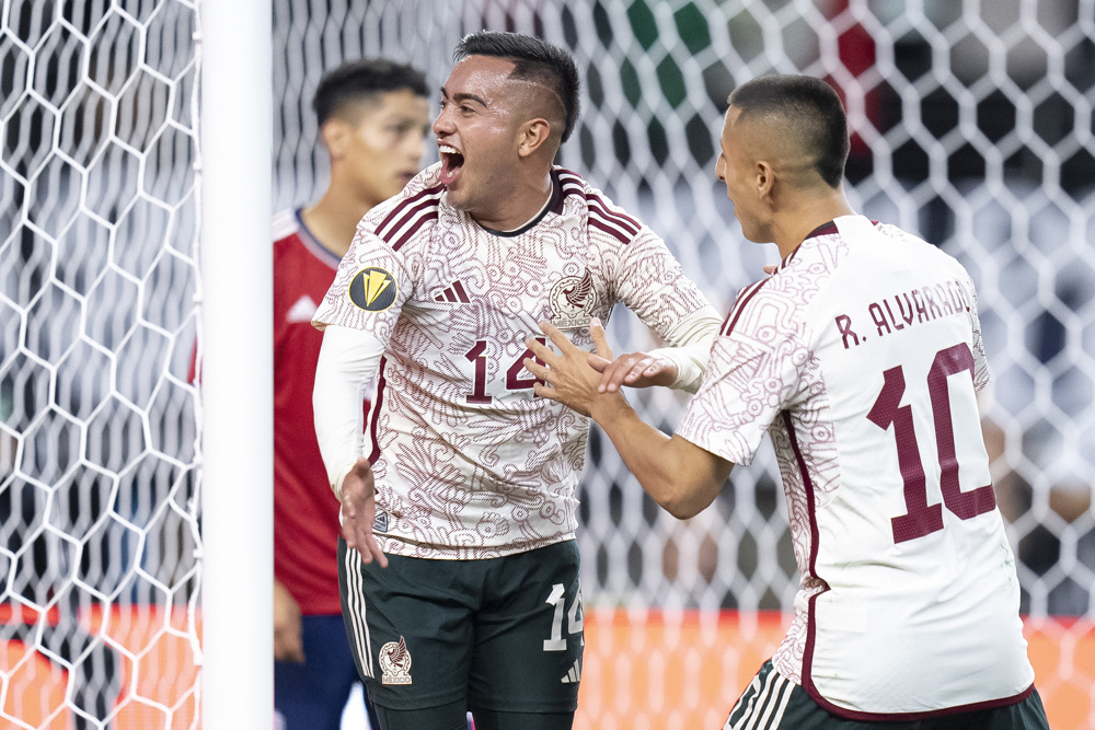Pineda, Sanchez scores pace Mexico to victory over Ticos