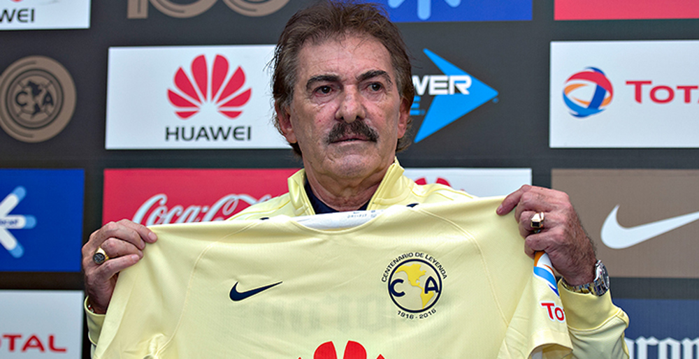 Club America names La Volpe as head coach